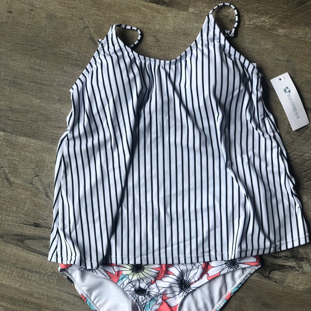 NWT Tankini swimsuit size med stripes and daisies